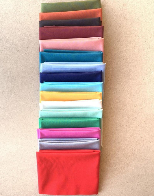 Fat quarter bundle of solid quilting cotton - Sew Much