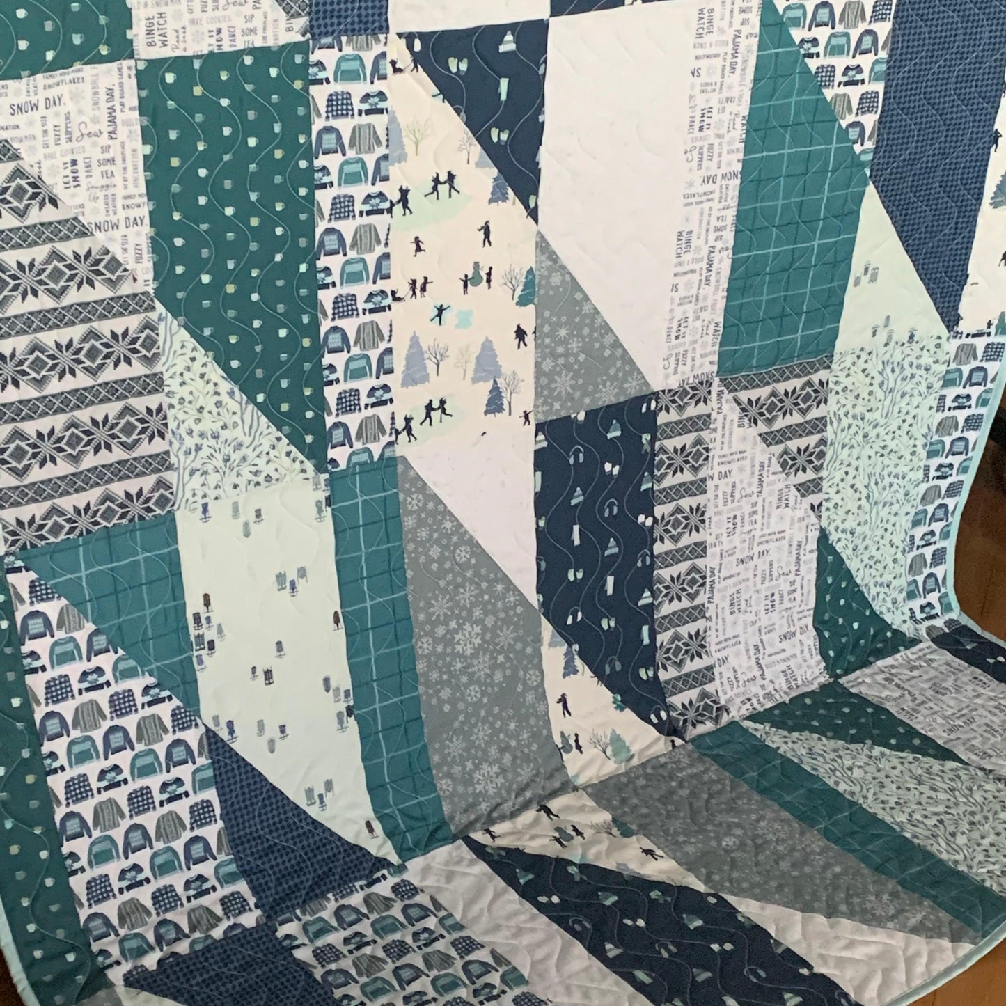 Kissing Triangles Fat Quarter Quilt Pattern - Sew Much