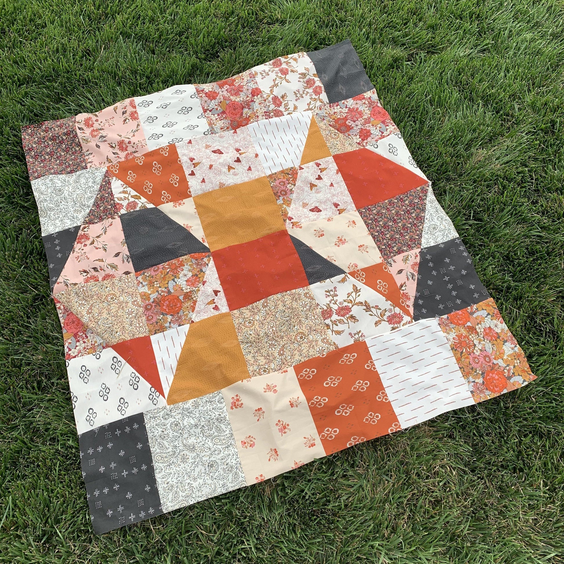 8 Fat Quarter Quilt Pattern - Sew Much